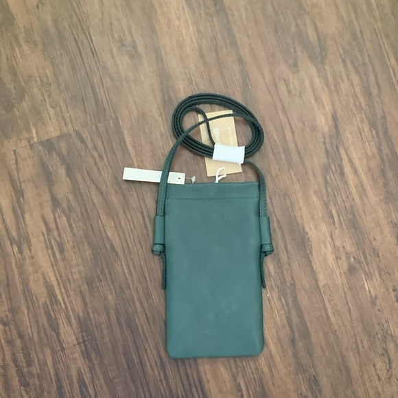 Madewell the smartphone crossbody bag in leather in green color - Picture 3 of 15